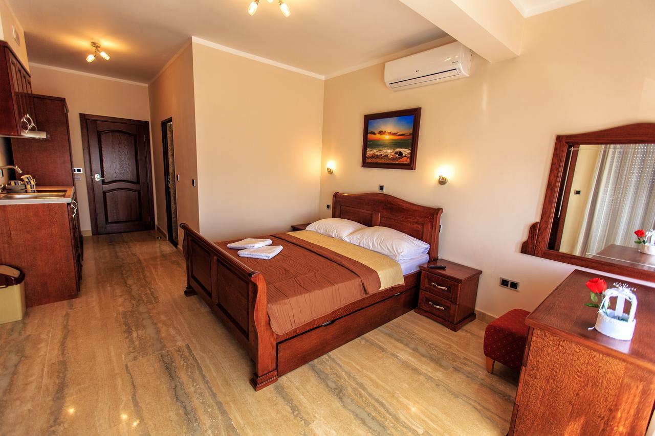 Compass Aparthotel Dobra Voda Esterno foto
