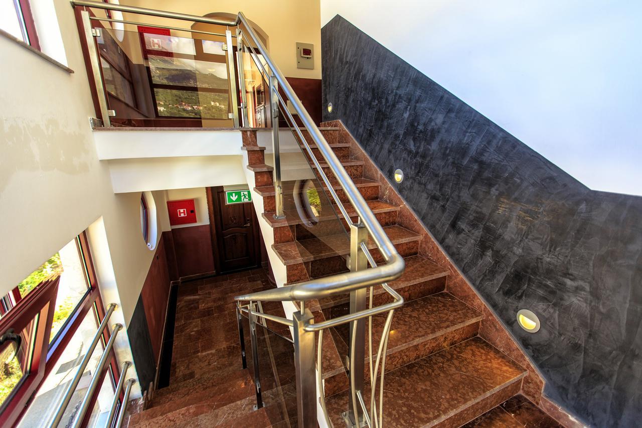 Compass Aparthotel Dobra Voda Esterno foto