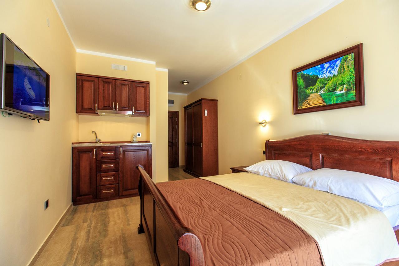 Compass Aparthotel Dobra Voda Esterno foto