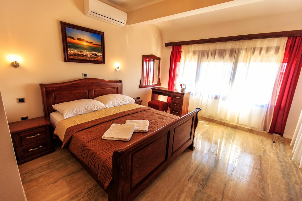 Compass Aparthotel Dobra Voda Esterno foto
