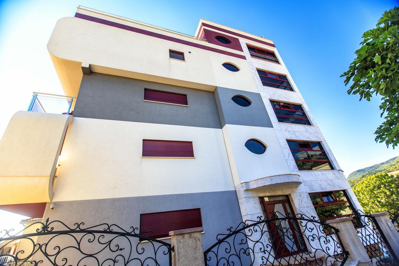 Compass Aparthotel Dobra Voda Esterno foto