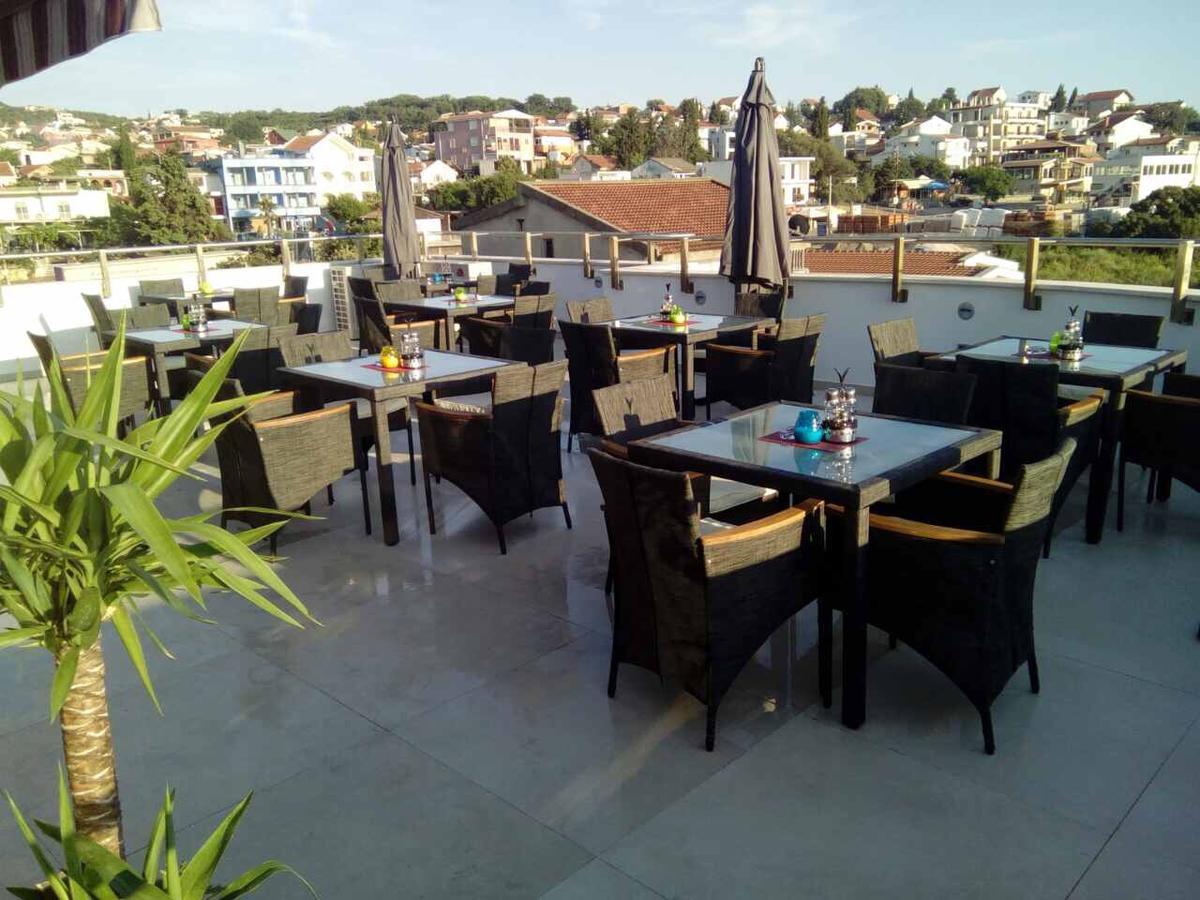 Compass Aparthotel Dobra Voda Esterno foto