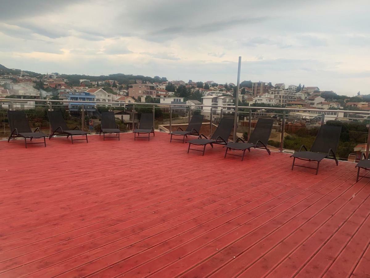Compass Aparthotel Dobra Voda Esterno foto